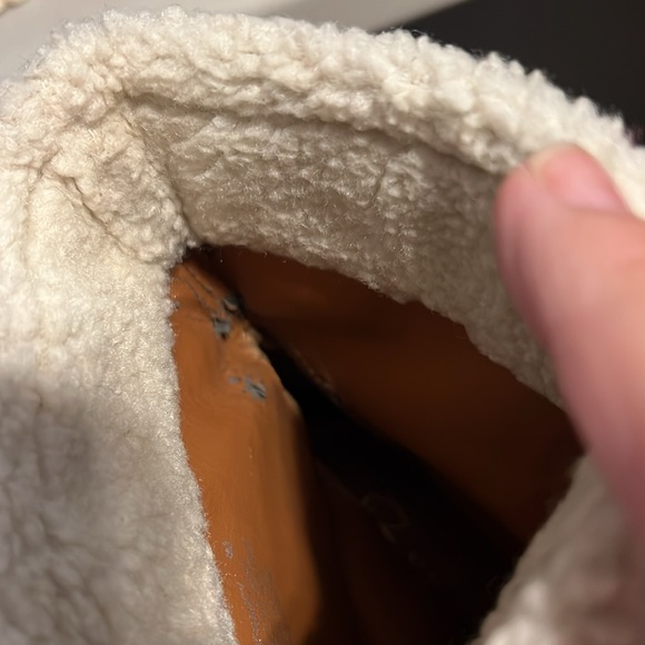 B. Makowsky Boots in Size 9. - Picture 9 of 9